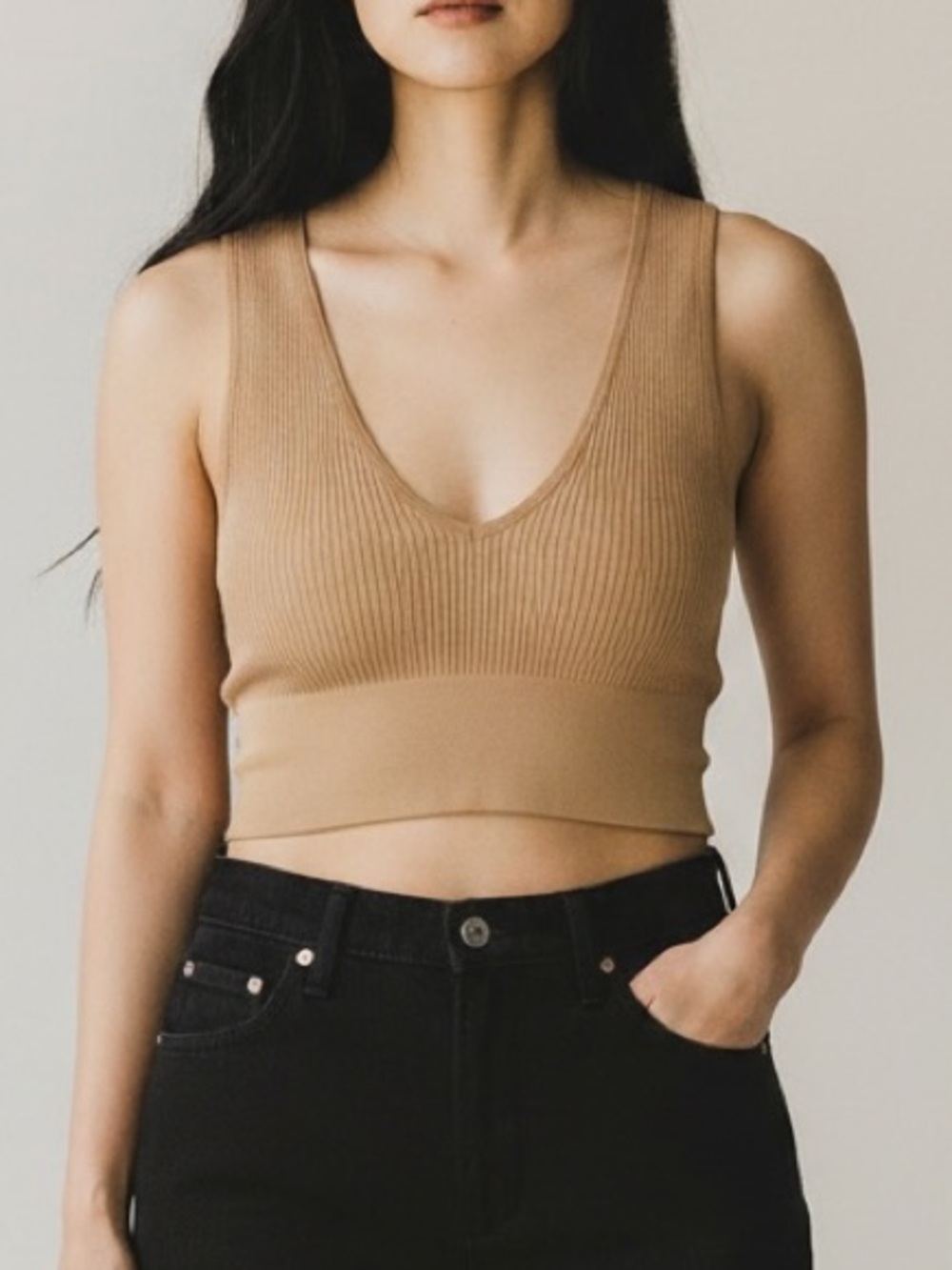 Aritzia Sunday Best Seamless V-Neck Crop Tank Top Camel